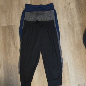 Real Essentials Womens Capri Jogger Pants Seet Of (3) Size Large